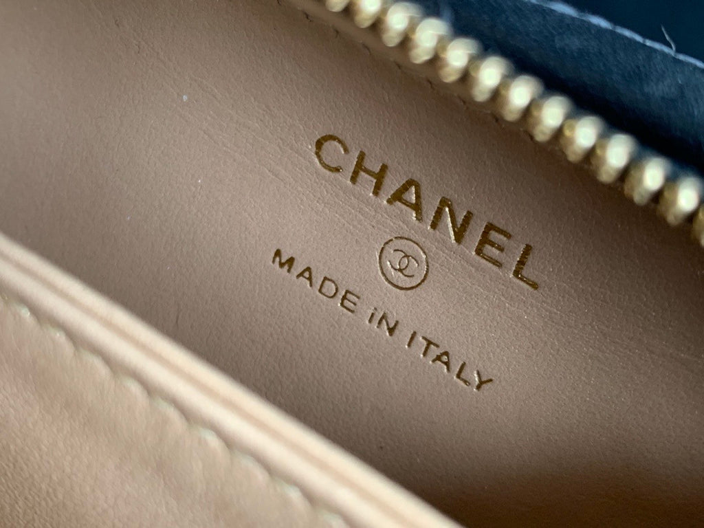 Chanel CLUTCH WITH CHAIN