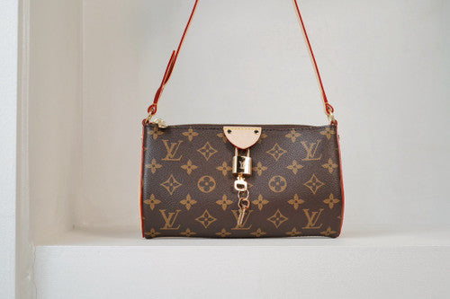 Louis Vuitton M12859 Pochette Tirette Bag