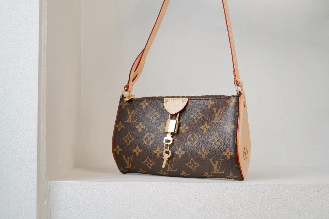 Louis Vuitton M12859 Pochette Tirette Bag