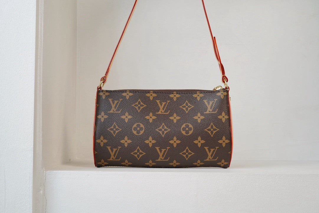 Louis Vuitton M12859 Pochette Tirette Bag