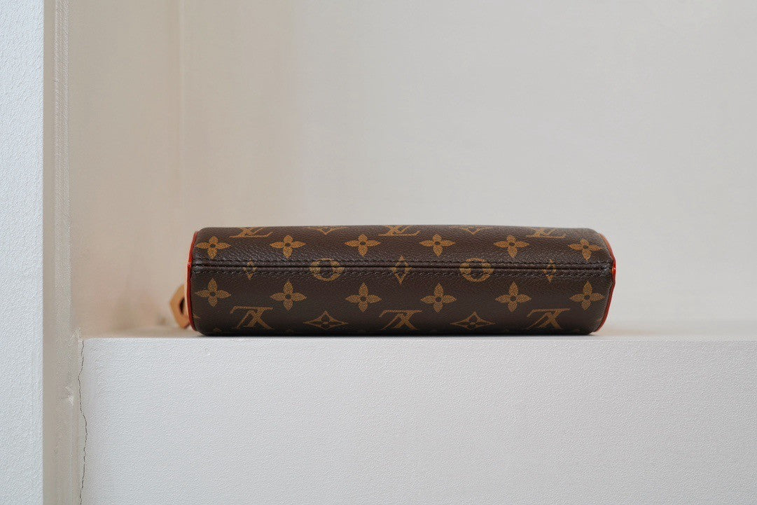 Louis Vuitton M12859 Pochette Tirette Bag