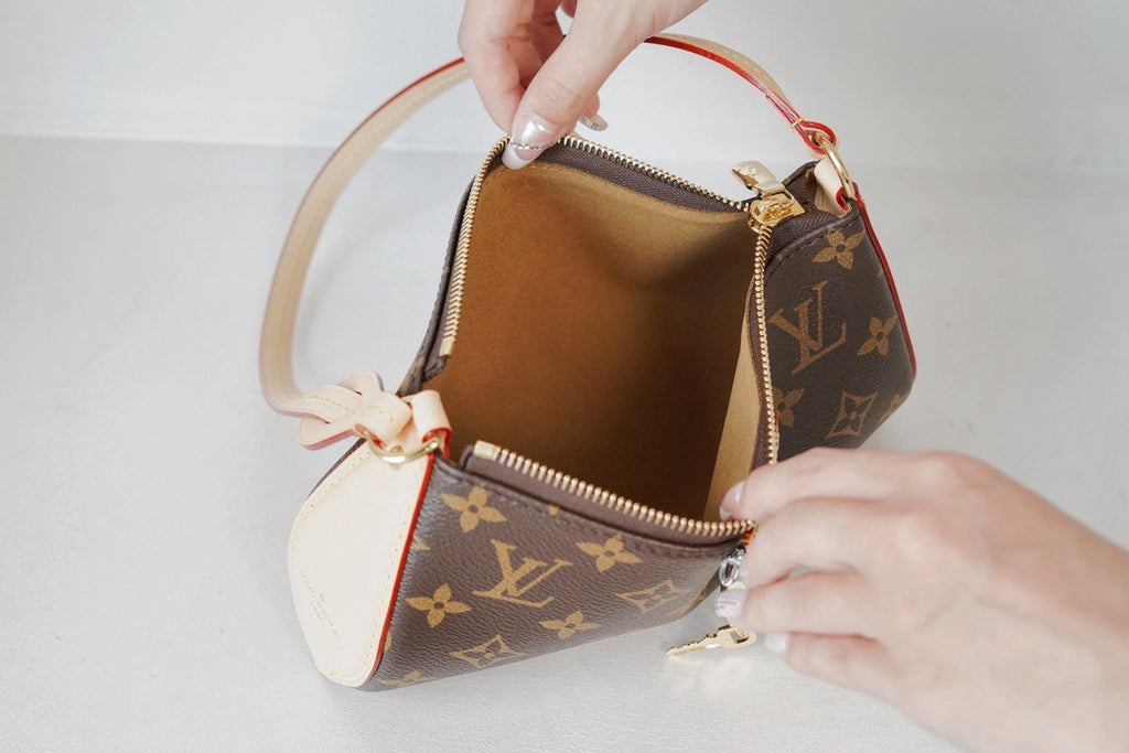Louis Vuitton M12859 Pochette Tirette Bag