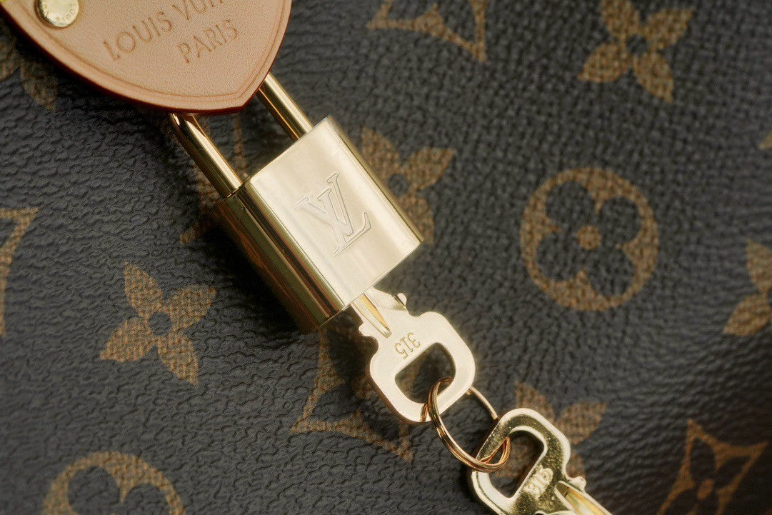 Louis Vuitton M12859 Pochette Tirette Bag