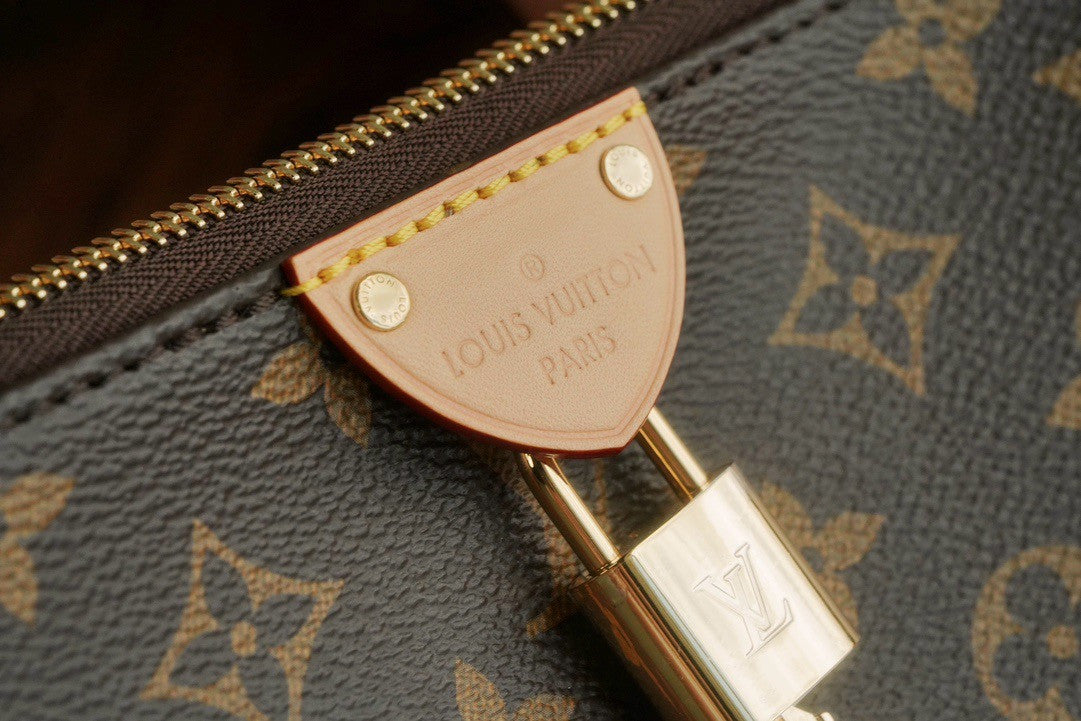 Louis Vuitton M12859 Pochette Tirette Bag