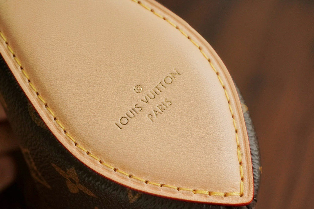 Louis Vuitton M12859 Pochette Tirette Bag
