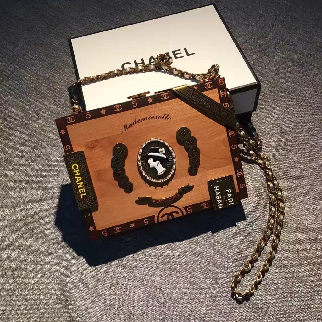 Chanel KISS-LOCK Bag Limited Edition Cruise 2016/17 Cuba Runway