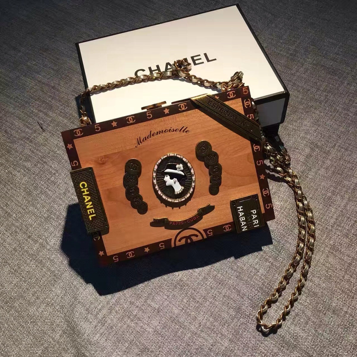 Chanel KISS-LOCK Bag Limited Edition Cruise 2016/17 Cuba Runway