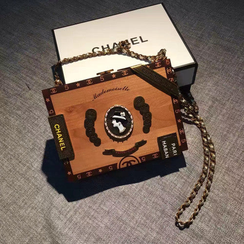 Chanel KISS-LOCK Bag Limited Edition Cruise 2016/17 Cuba Runway