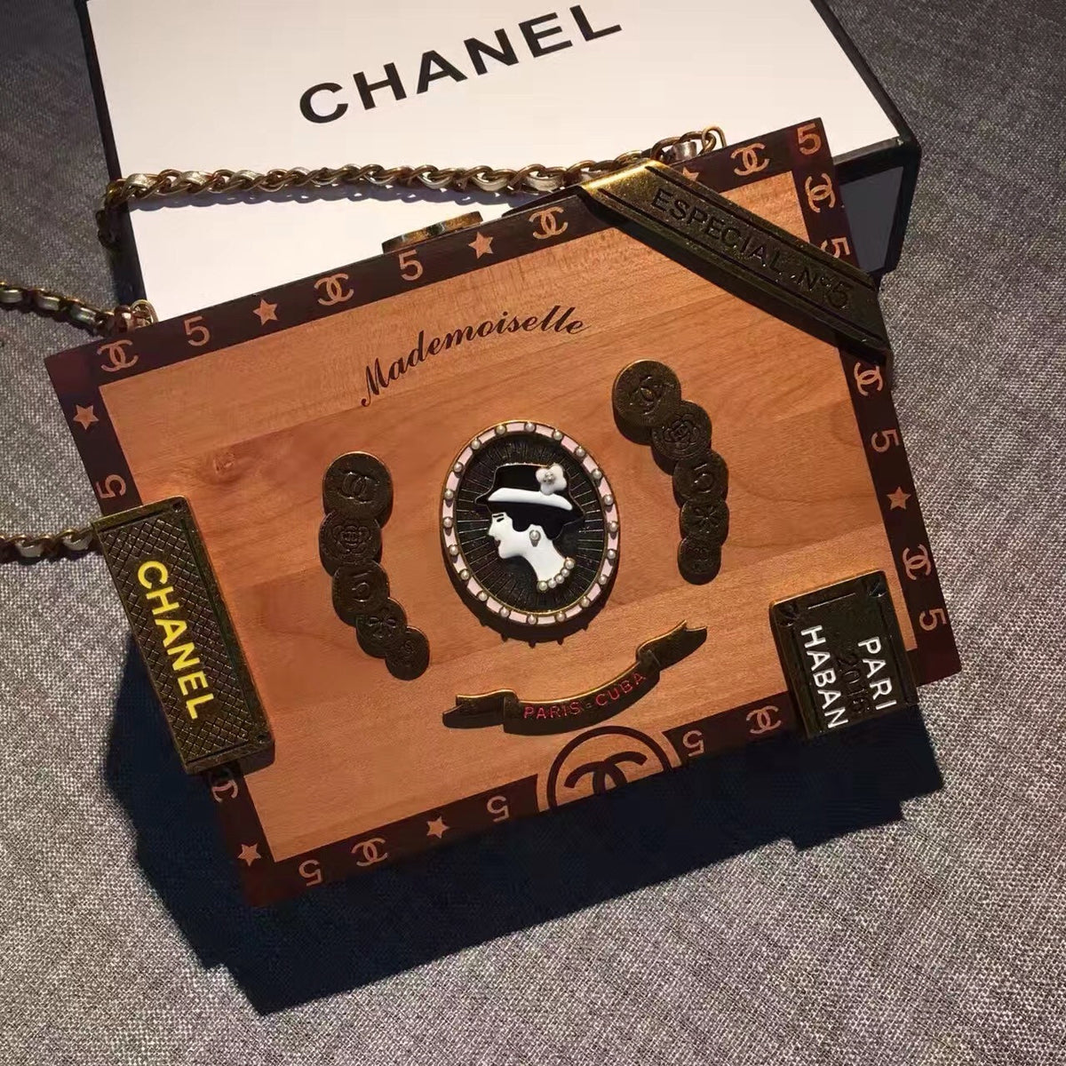 Chanel KISS-LOCK Bag Limited Edition Cruise 2016/17 Cuba Runway