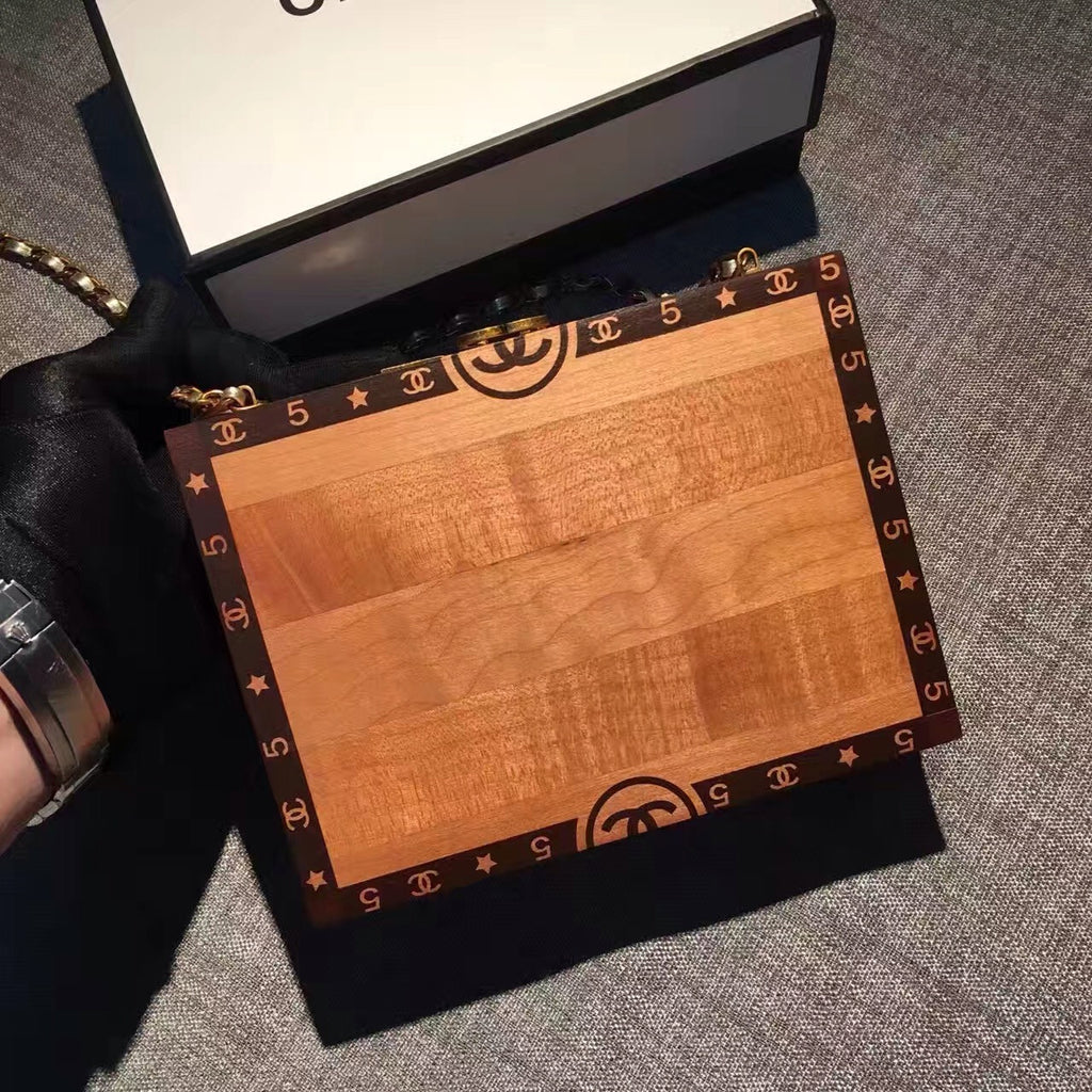 Chanel KISS-LOCK Bag Limited Edition Cruise 2016/17 Cuba Runway