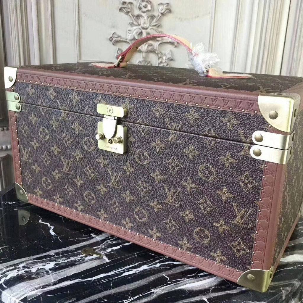 Louis Vuitton CASE WITH MIRROR M21822