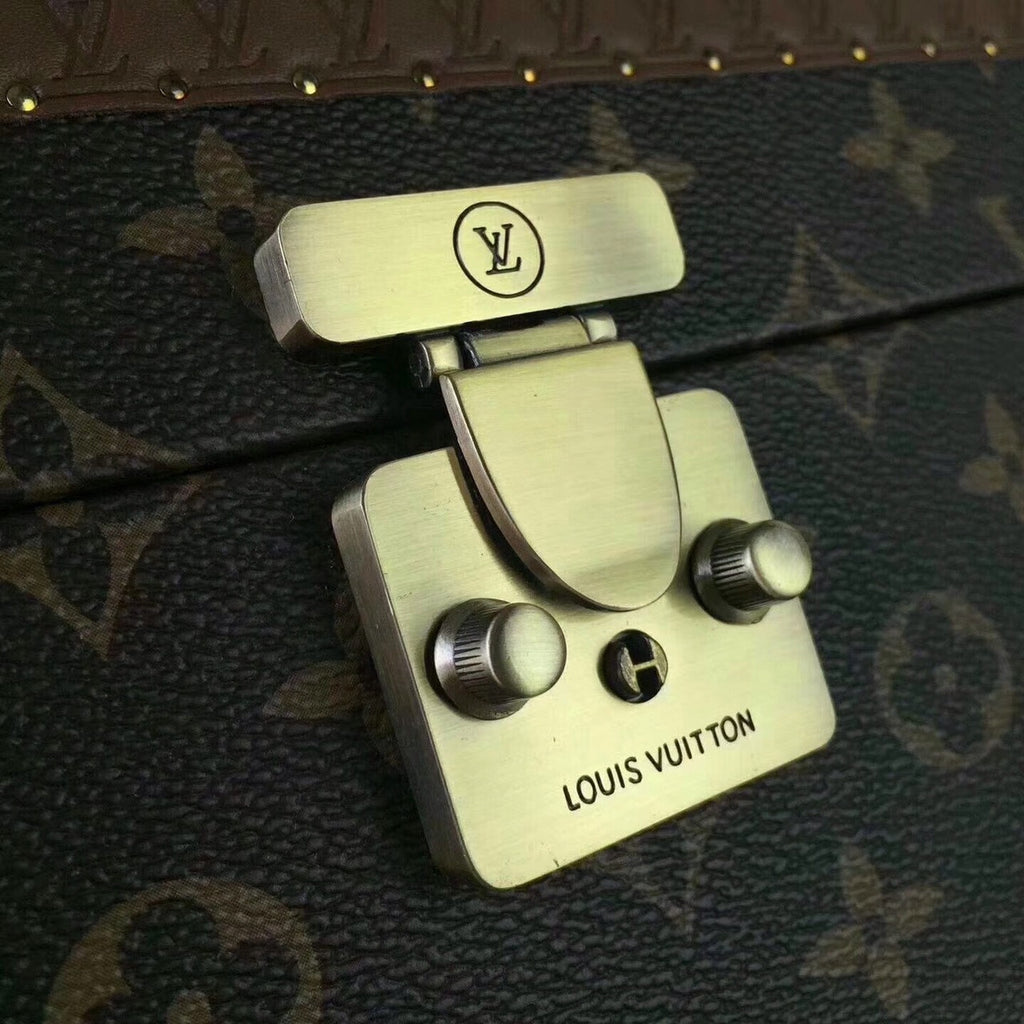 Louis Vuitton CASE WITH MIRROR M21822