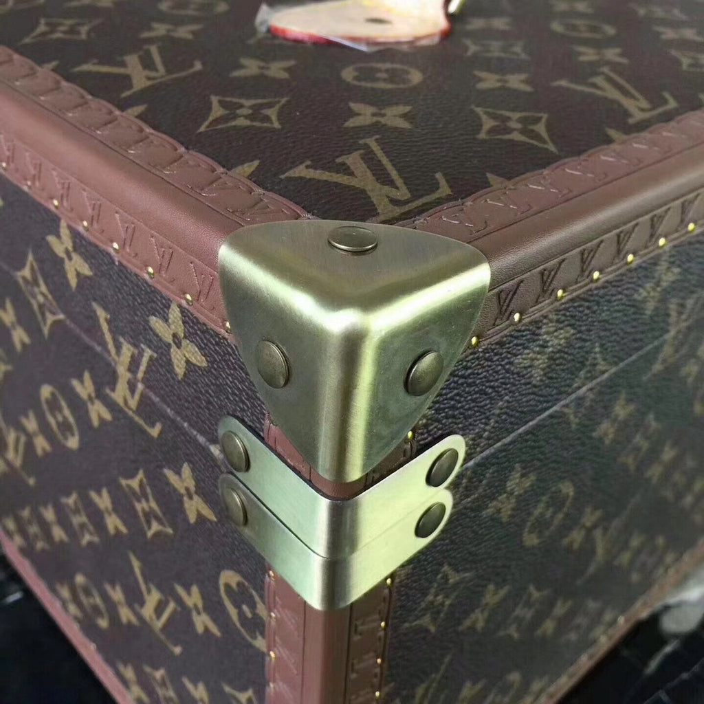 Louis Vuitton CASE WITH MIRROR M21822