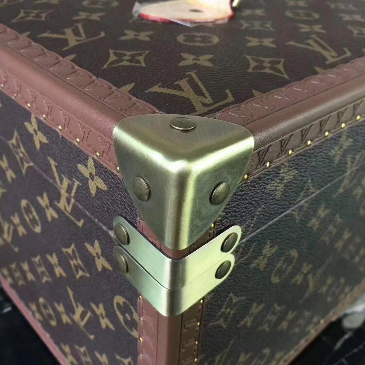 Louis Vuitton CASE WITH MIRROR M21822