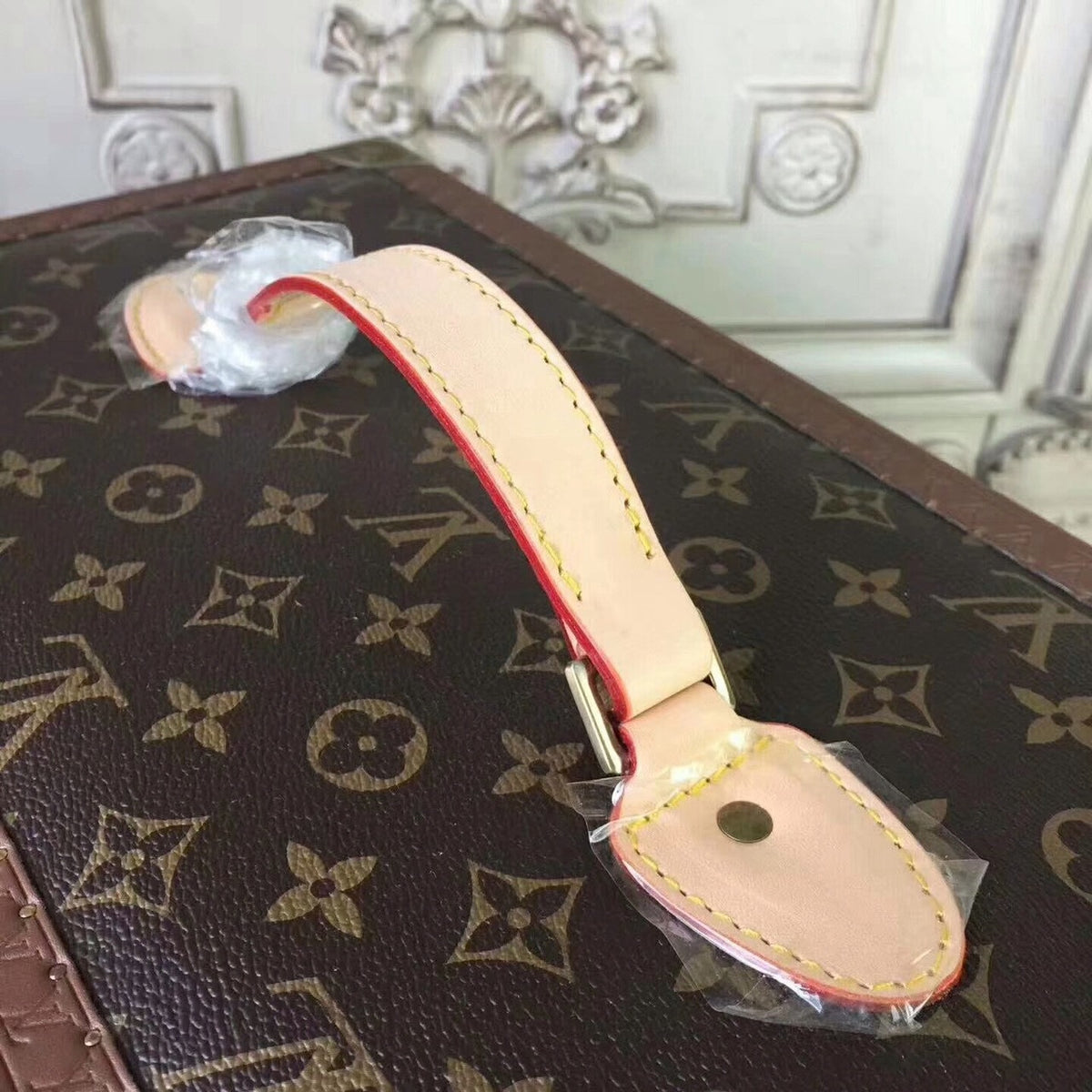 Louis Vuitton CASE WITH MIRROR M21822