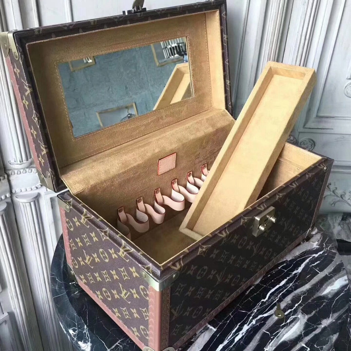 Louis Vuitton CASE WITH MIRROR M21822