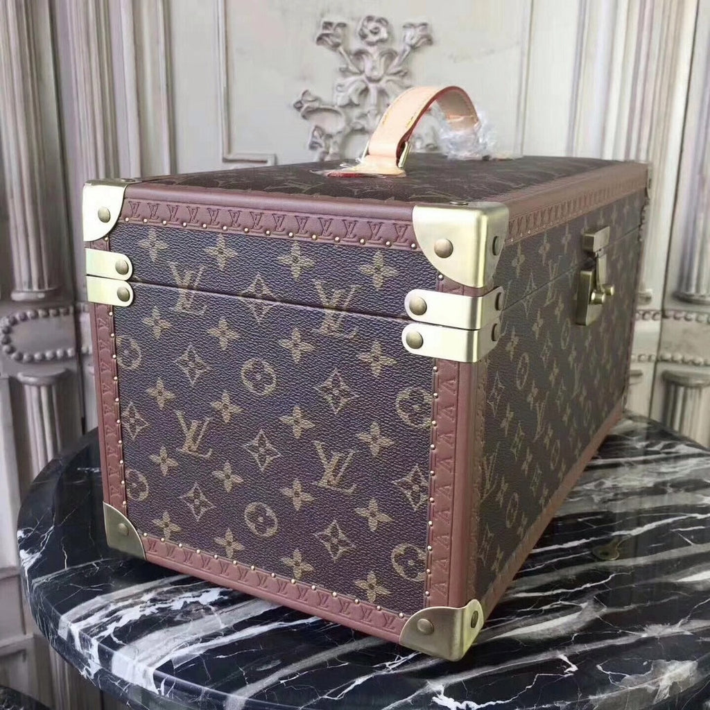 Louis Vuitton CASE WITH MIRROR M21822