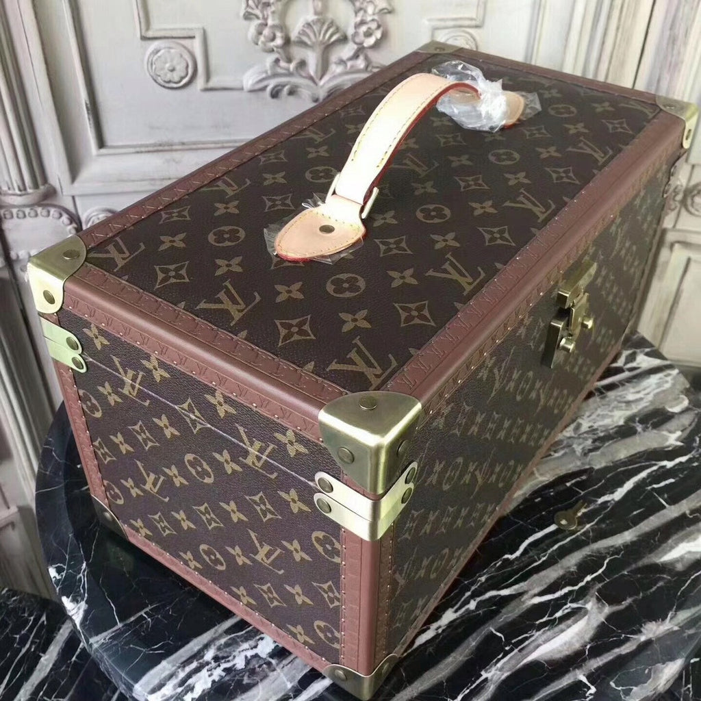 Louis Vuitton CASE WITH MIRROR M21822