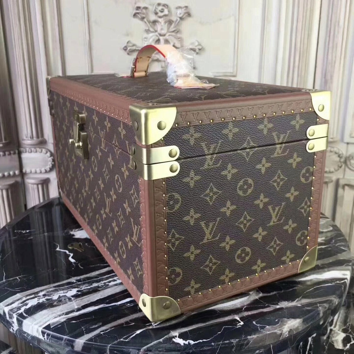 Louis Vuitton CASE WITH MIRROR M21822