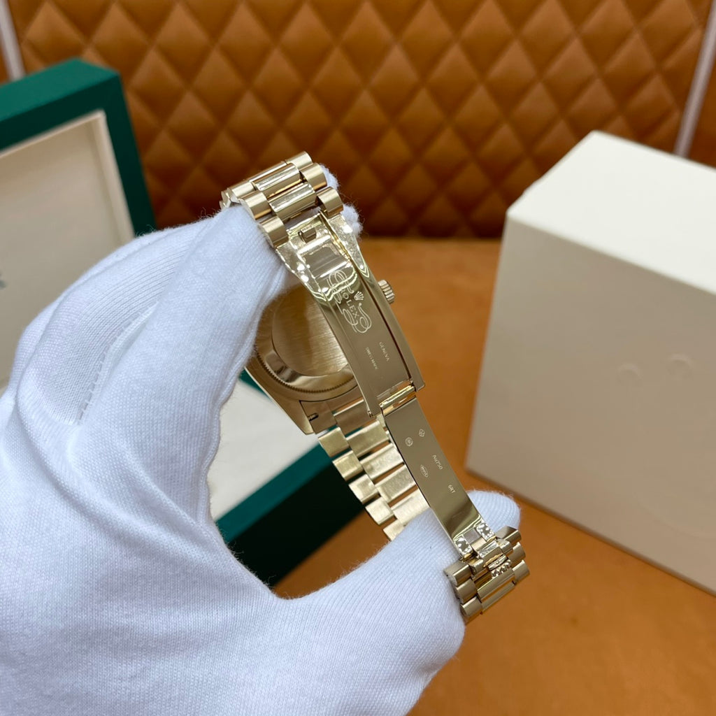 ROLEX DAY-DATE 36 18k Yellow Gold | White Mother-of-Pearl Baguette Dial | President Bracelet