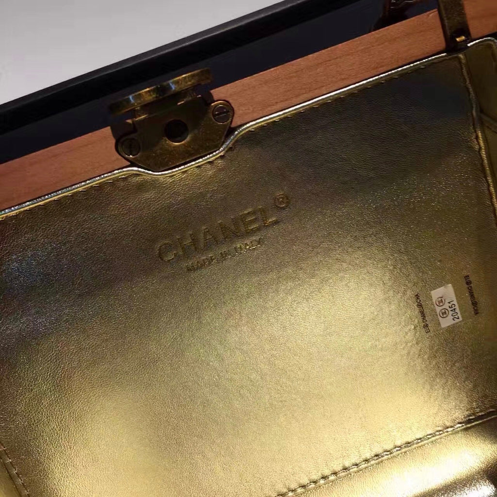 Chanel KISS-LOCK Bag Limited Edition Cruise 2016/17 Cuba Runway